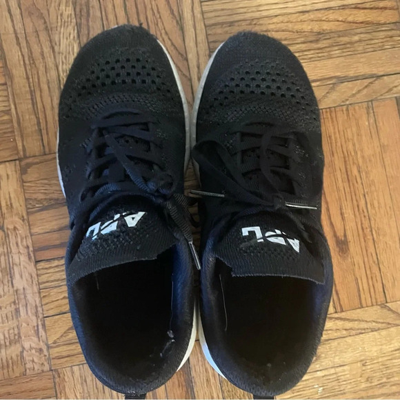 APL Techloom Pro Sneakers in Metallic Black/White Size 6.5 - Picture 3 of 10